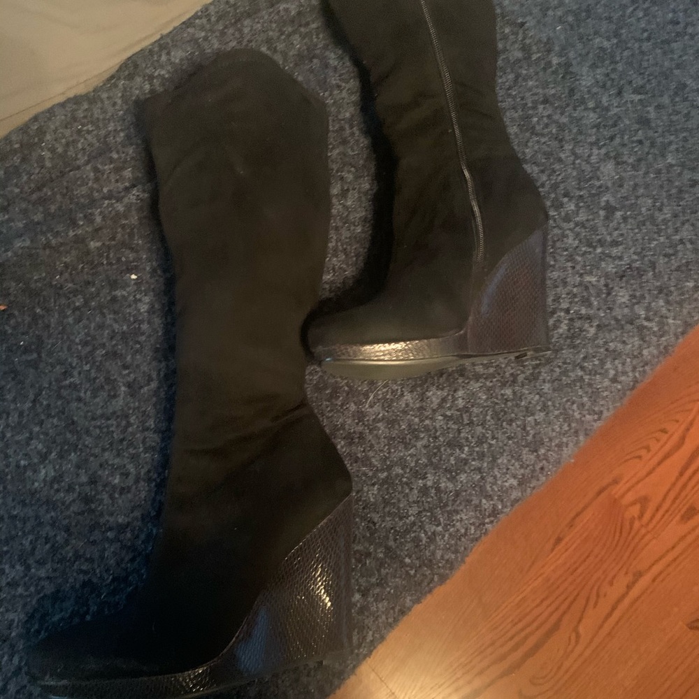 Suede boots